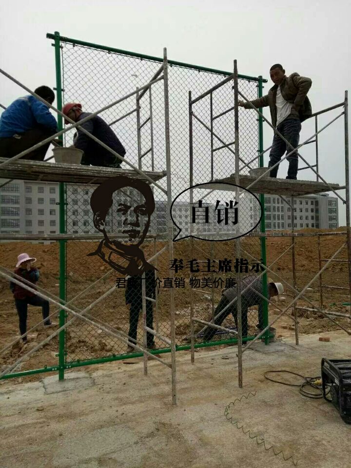 北京昌平二中1500平米學(xué)校圍網(wǎng)按裝過程圖片1